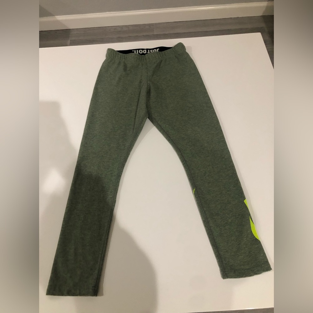 Nike green cropped leggings